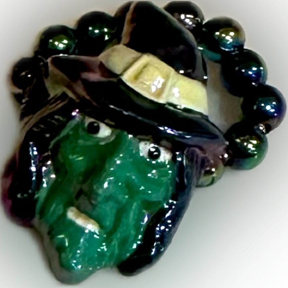 VTG STRETCHY BEADED WITCH HALLOWEEN RING BLACK GREEN SCARY TRICK OR TREAT GIFT